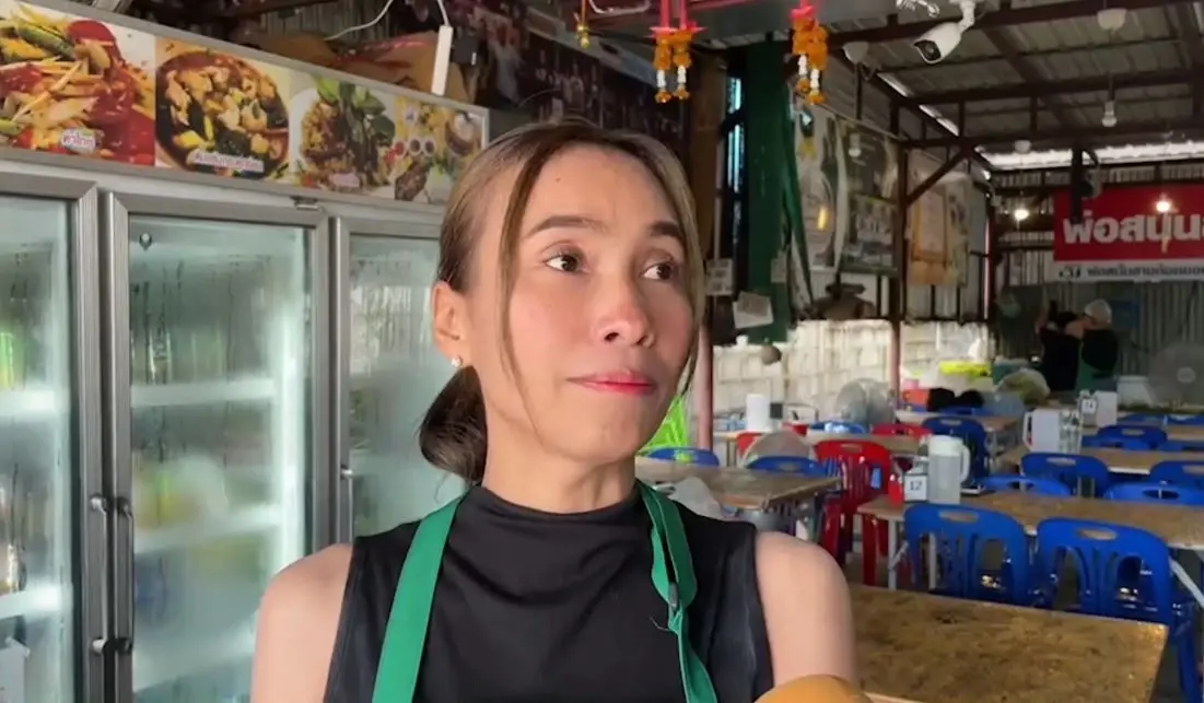 เปิดคลิปพายุพัดถล่มร้านลาบ ลูกค้าวิ่งหนีอลหม่าน โต๊ะ-เก้าอี้ ปลิวว่อน