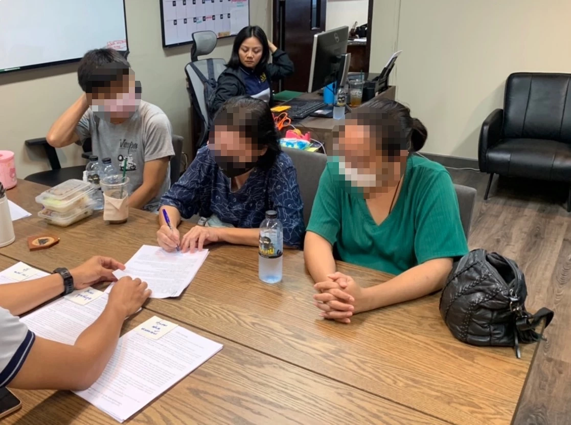 ตร.กองปราบฯ รวบ 2 แม่ลูกร่างทรงสุดแสบ ตุ๋นลูกศิษย์ลงทุน สูญเงิน 50 ล้าน