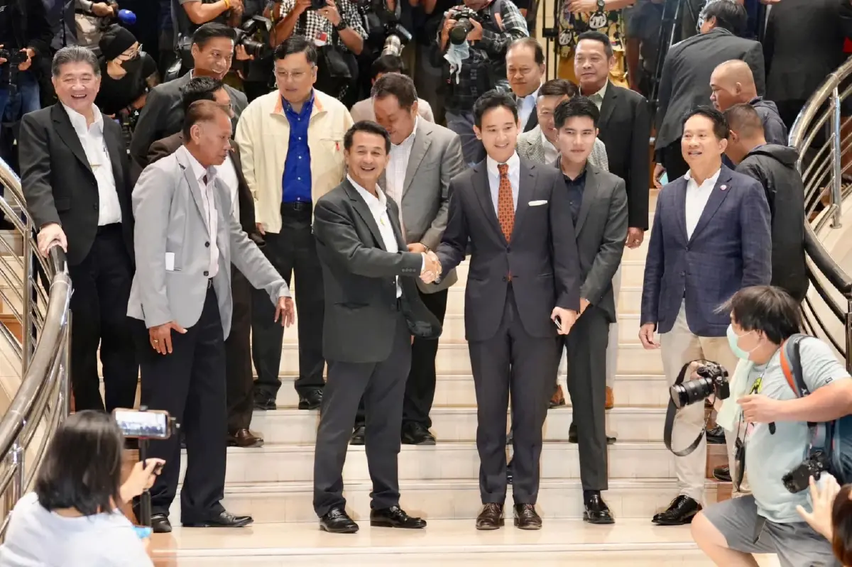"สุริยะ" เผย เพื่อไทย เล็งถก 8 พรรคร่วมหลัง "พิธา" วืดเก้าอี้นายกฯ