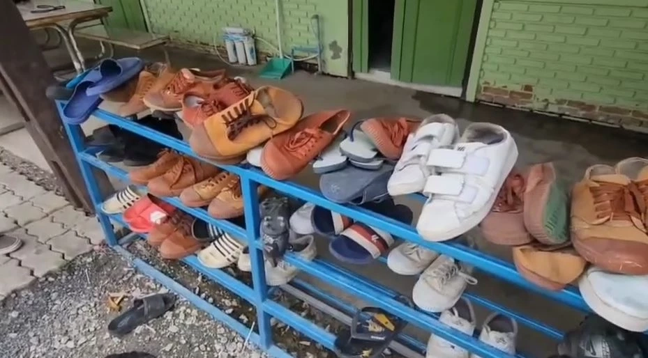 ครูวงโยเข้ามอบตัว หลังศาลออกหมายจับ ด้าน นร.ในคลิปถูกทำโทษ ไม่ขอเอาผิด