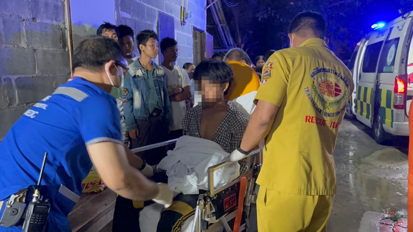 หนึ่งในล้าน! หนุ่มเมียนมาดวงแข็ง นั่งเล่นมือถือโดนฟ้าผ่า แต่รอดปาฏิหาริย์