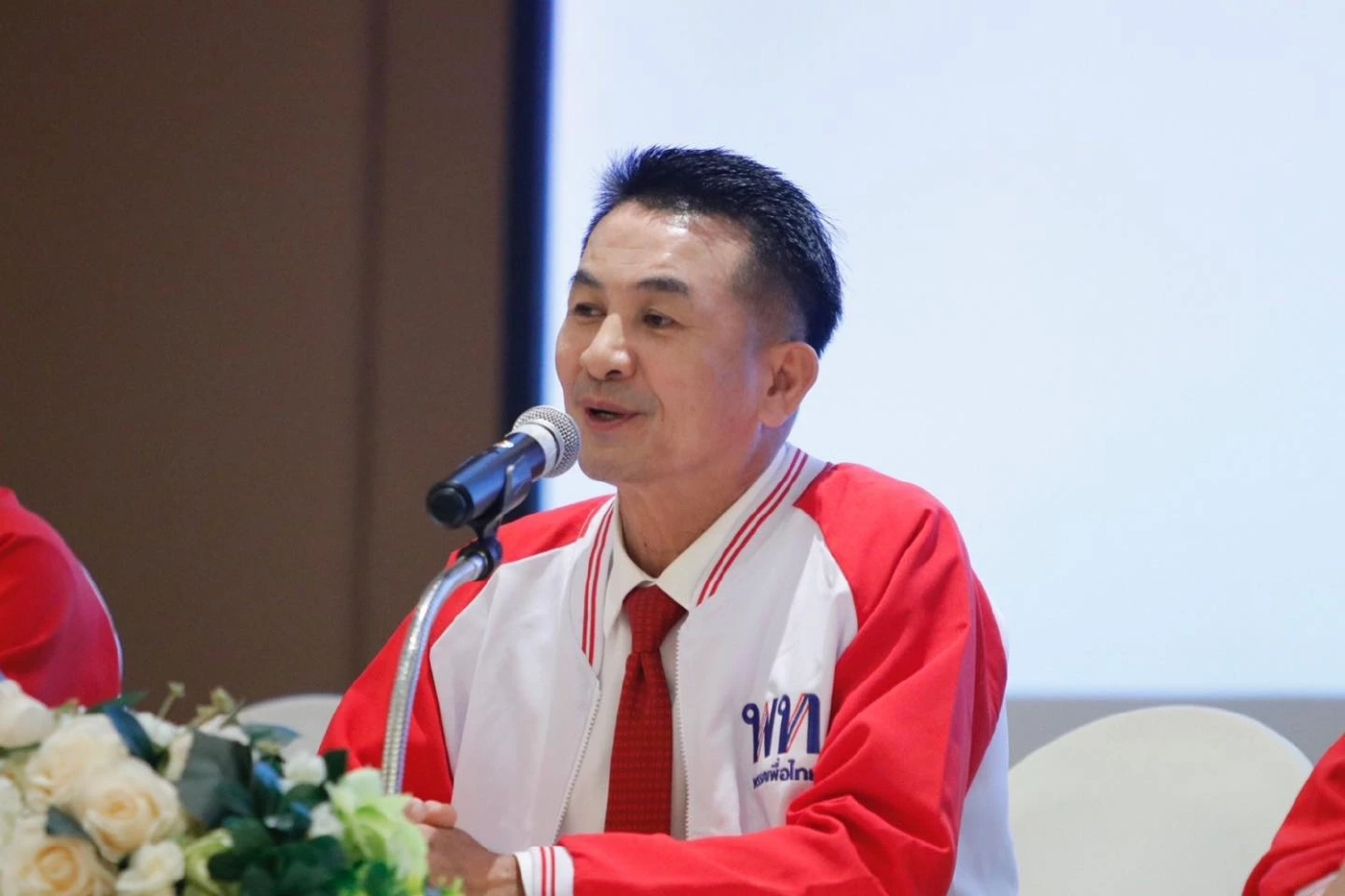 แฟ้มภาพ นพ.ชลน่าน ศรีแก้ว  หัวหน้าพรรคเพื่อไทย 