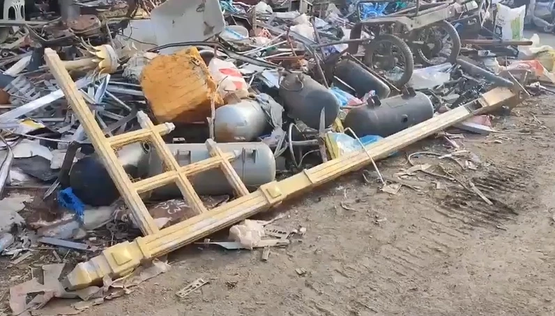 รองผู้ว่าฯ ประจวบฯ สั่งเร่งสางคดี ลักเสาไฟสับปะรดไปขาย แต่สุดท้ายไร้ผล