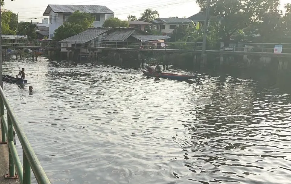 ระดมค้นหา 2 นักเรียน ม.1 จมน้ำใกล้วัดย่านสวนหลวง