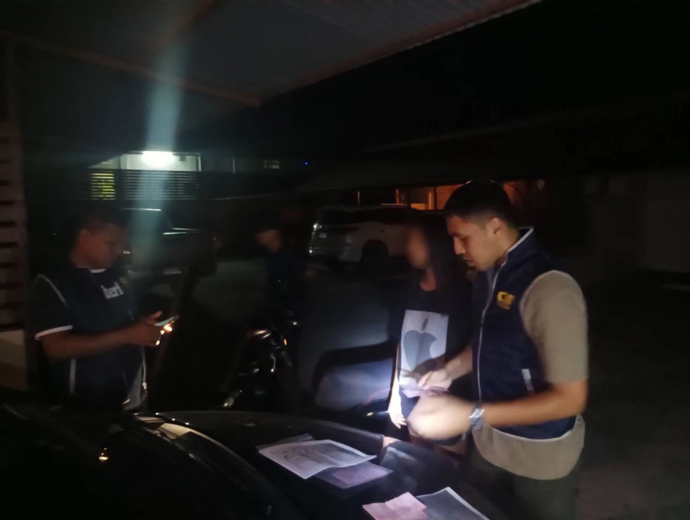 ตร.ปคม รวบนายหน้าสาวสอง ค้ากามเด็ก 17 ผ่านทวิตเตอร์ (มีคลิป)