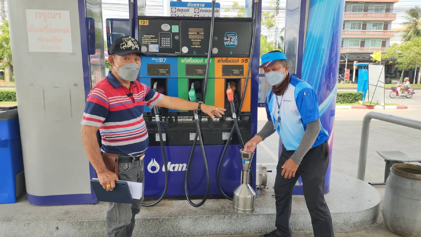 ปั้มปตท.สหกรณ์กระทุ่มแบน โร่แจงดรามา ขอโทษลูกค้าสาว ได้น้ำมันไม่เต็มจำนวน