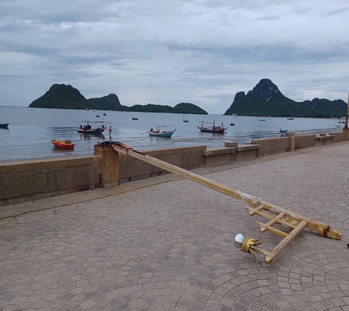 รองผู้ว่าฯ ประจวบฯ สั่งเร่งสางคดี ลักเสาไฟสับปะรดไปขาย แต่สุดท้ายไร้ผล