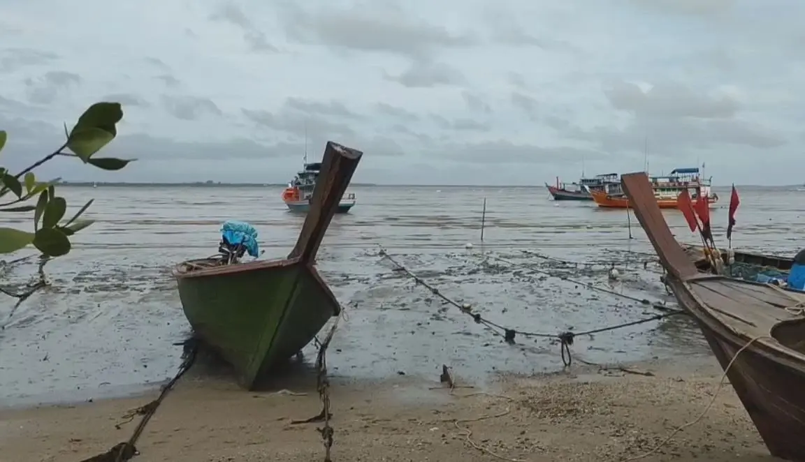 สตูลน้ำท่วมเริ่มลด หลังฝนไม่ตกมาซ้ำ ทหารเรือเข้าช่วยเหลือชาวบ้าน