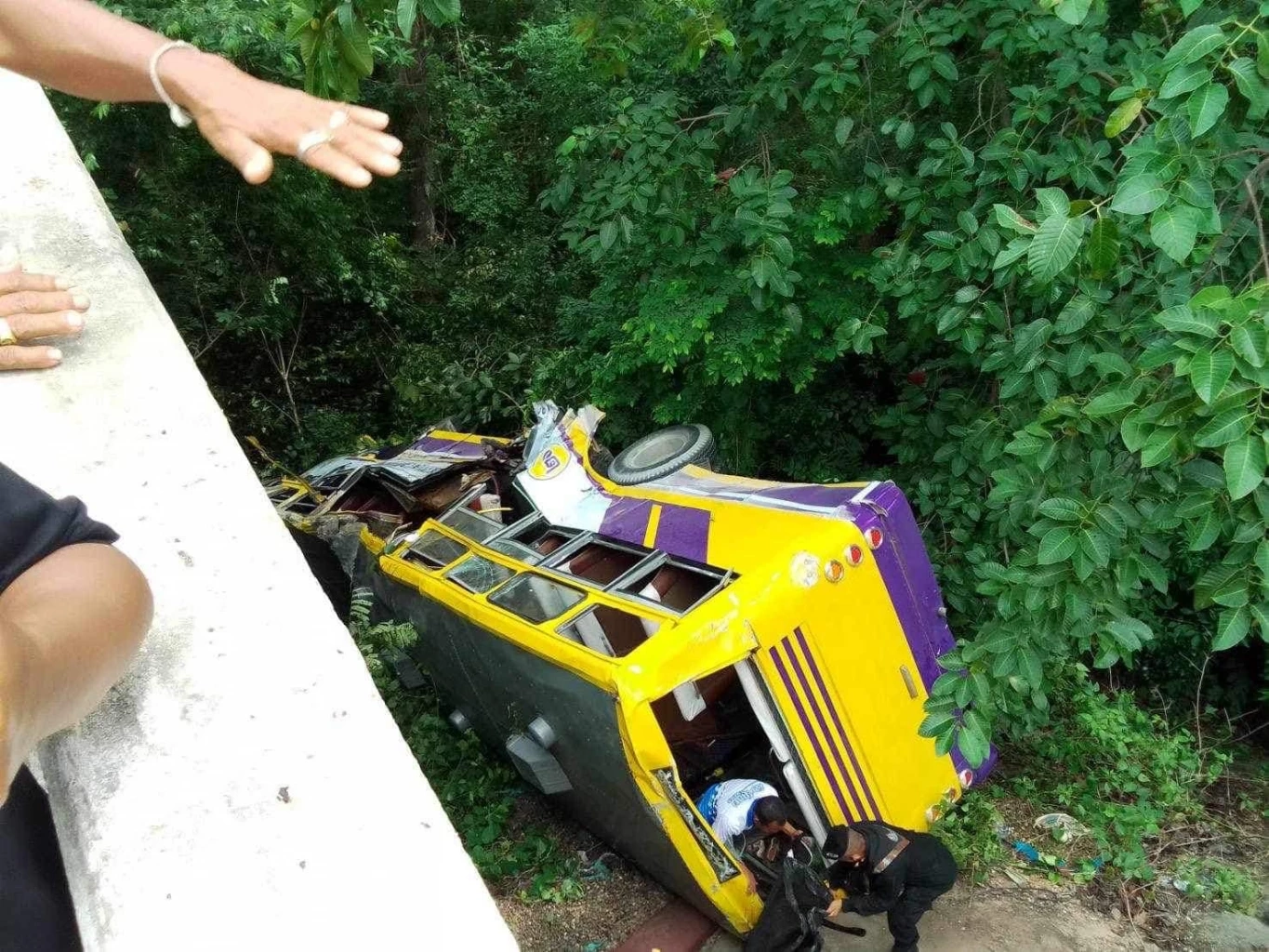 กรมขนส่ง ตรวจสภาพรถบัสรับส่งนักวิ่ง ดิ่งเหวดับ 4 พบเป็นรถปลดประจำการกองทัพ