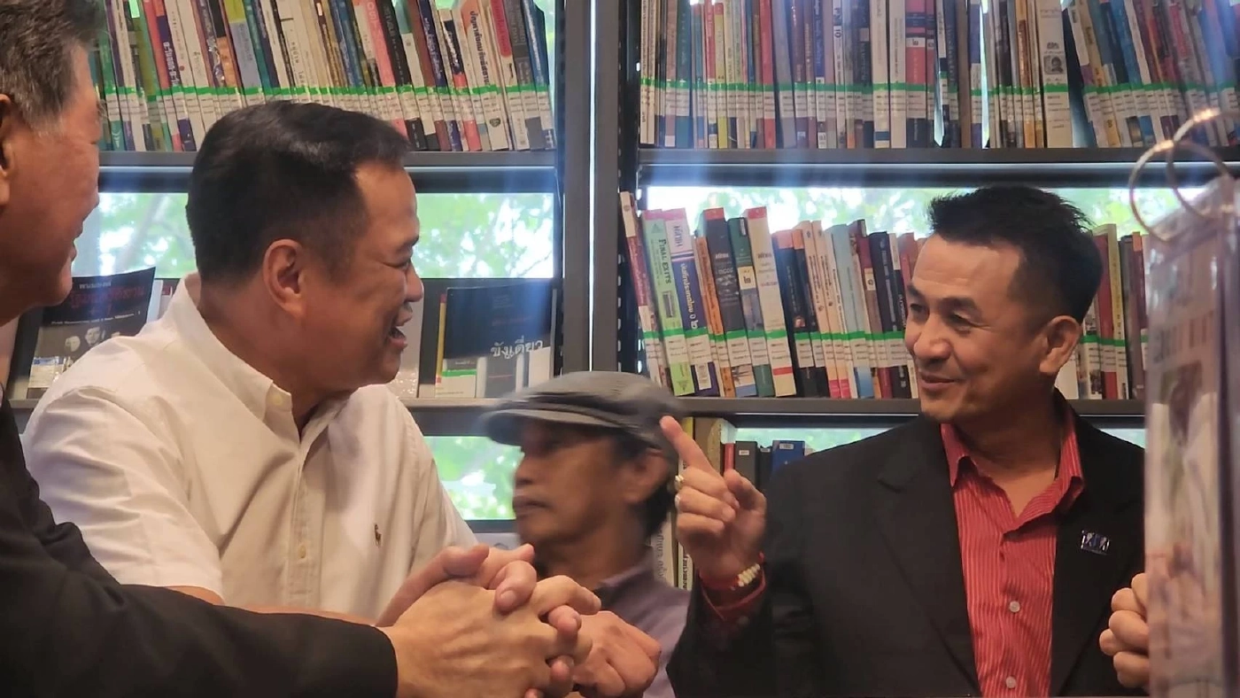 ชื่นมื่น! "ภูมิใจไทย-เพื่อไทย" โชว์ชนแก้วมินต์ช็อกสามัคคี ลำบากใจเงื่อนไขไม่เอาก้าวไกล