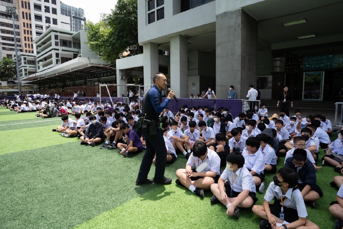 “รองต่อ” จัดอบรม นร.กรุงเทพคริสเตียน ซ้อมเผชิญเหตุคนร้ายกราดยิง