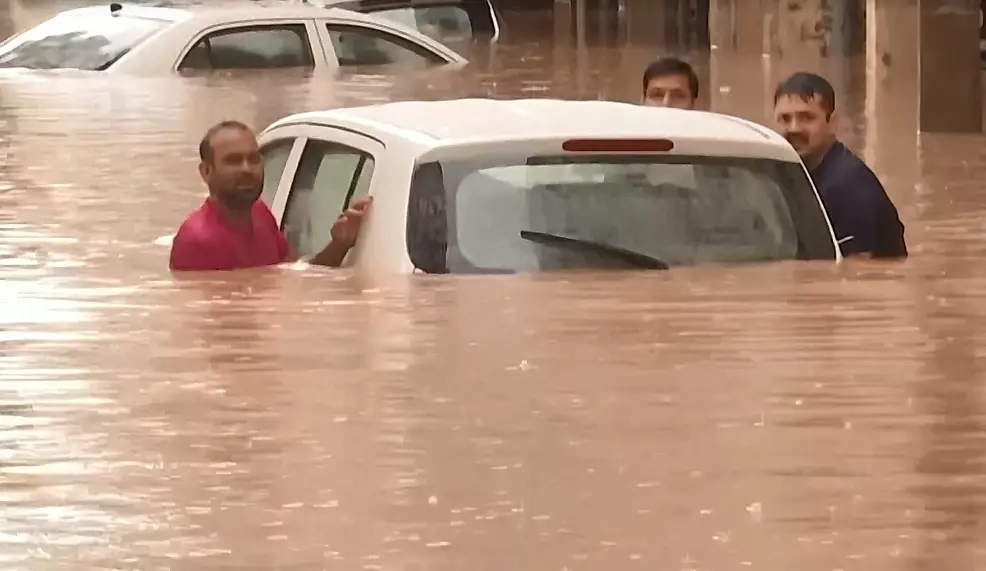 น้ำท่วม-ดินถล่มในอินเดีย ดับ 22 ราย ฝนถล่มนิวเดลีหนักสุดใน 41 ปี