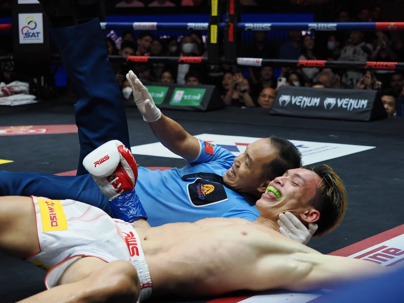 ประมวลภาพ "โจ๊กเกอร์" สุดอึด "โคตะ" ทุบไม่ลงจนชกครบ 3 ยก ศึกมวย RWS