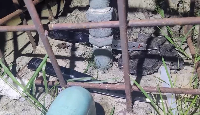 อาวุธที่พบในบริเวณที่เกิดเหตุ