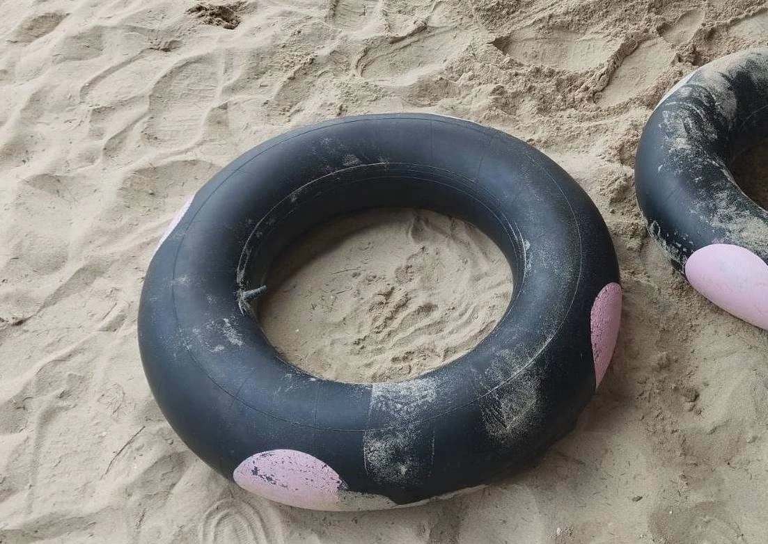 เร่งค้นหา เด็กชายวัย 9 ขวบ ถูกคลื่นทะเลกลืนร่าง จมหายต่อหน้าพ่อ