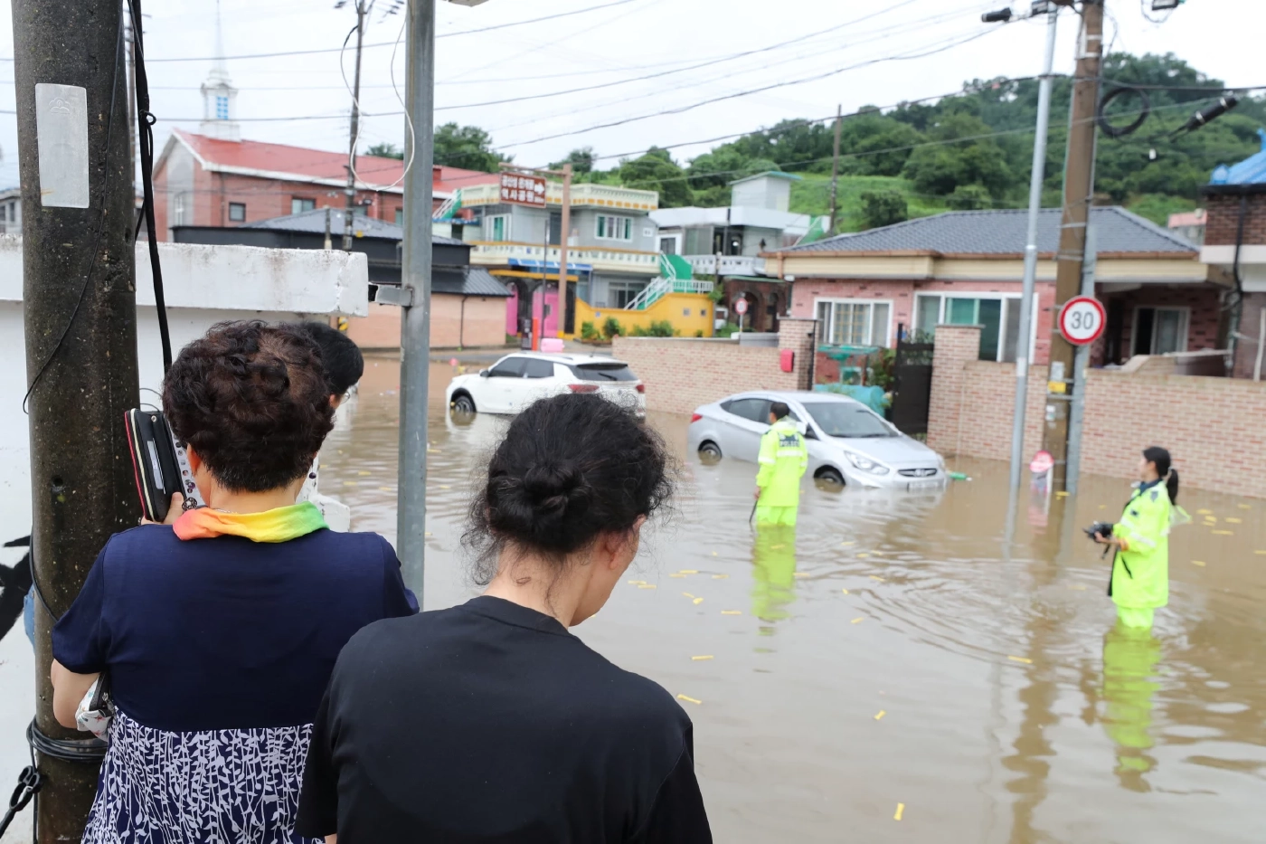 เกาหลีใต้สอบสวนน้ำท่วมอุโมงค์ทางลอดดับ 13 ราย