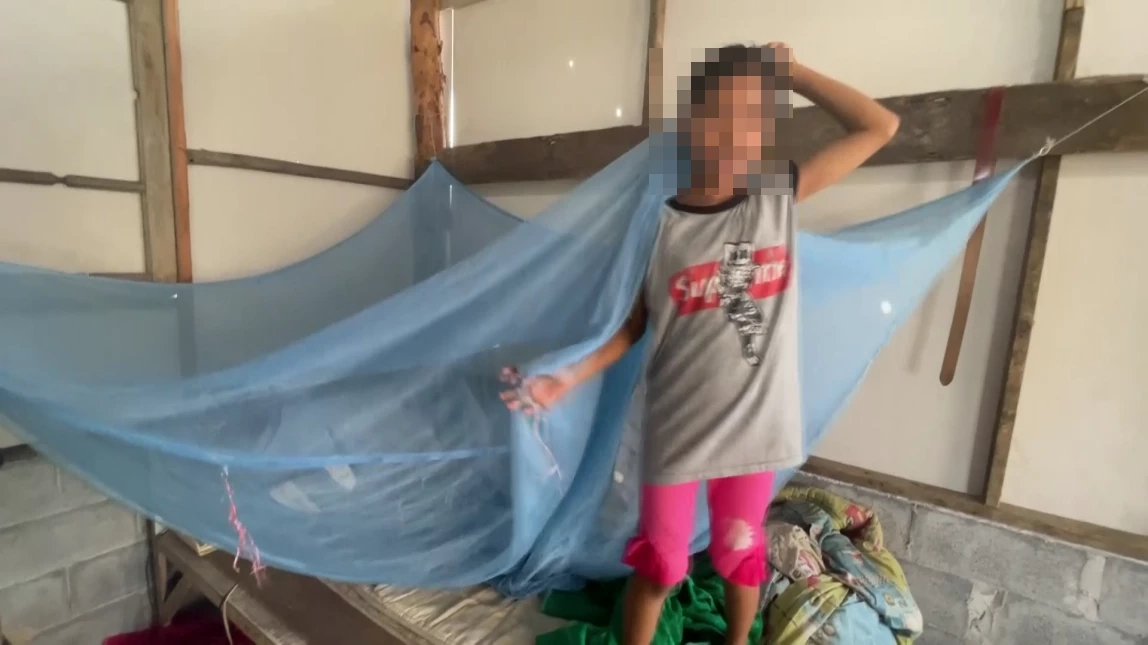 สุดเวทนา! สองหนูน้อย ไร้บ้านอาศัยหลังถูกไล่ที่ ซ้ำข้าวยังไม่ค่อยจะมีกิน