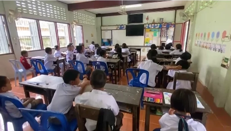 ตร.แจ้งข้อหาหนัก ผอ.โรงเรียนอ่างทอง อิมพอร์ตเด็กต่างด้าว 126 คน มาเรียน