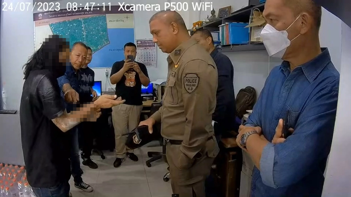 หนุ่มพเนจรหึงเมียชาวบ้าน มีดจ้วงพ่อค้า ตลาดบางแค เจ็บสาหัส