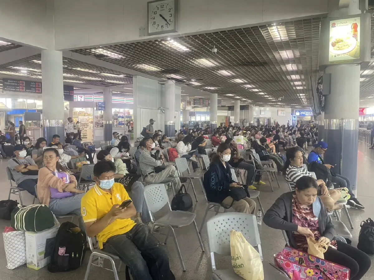 คนแห่ออกตจว. 5.8 หมื่นคน บขส. บริหารรถเพียงพอ ไร้ตกค้าง