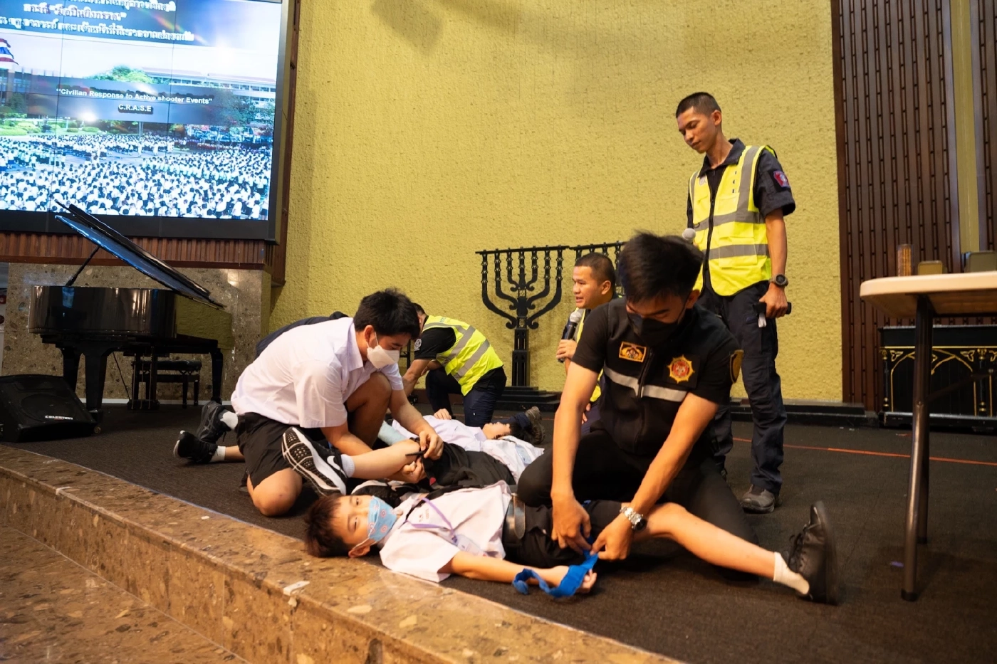 “รองต่อ” จัดอบรม นร.กรุงเทพคริสเตียน ซ้อมเผชิญเหตุคนร้ายกราดยิง