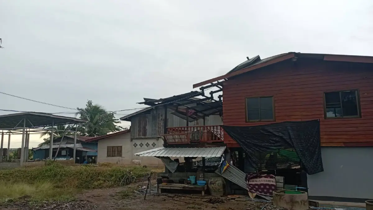 ชาวบ้านพรหมพิรามอ่วม เกิด "วาตภัย" ในพื้นที่ 6 หมู่บ้าน บ้านเรือน ปชช. พังยับ