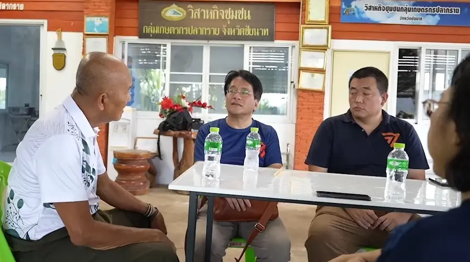 "พิธา" ลุยชัยนาท รับฟังปัญหากลุ่มเกษตรกรเลี้ยงปลากราย-สวนส้มโอ-ฟาร์มโคนม