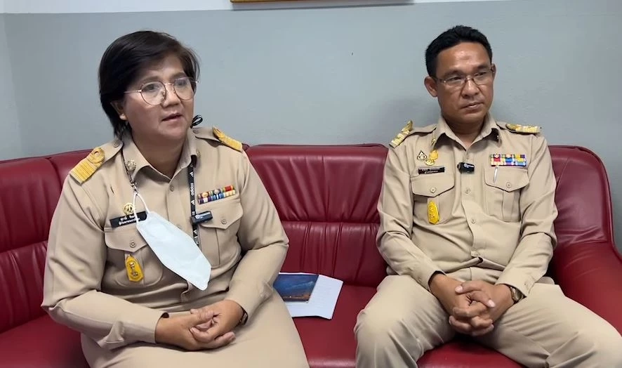 ครูสาวไหว้ขอโทษ สั่งถอดกระโปรง อนุบาล 2 เพราะเขียนไม่สวย แม่ยืนกรานเอาผิด