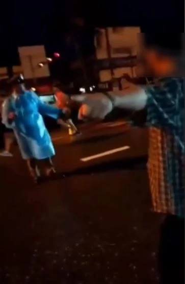 ดรามา "พัทยามาราธอน" หนุ่มใหญ่โวยลั่น ตำรวจปิดถนน จะรีบส่งลูกไปโรงเรียน