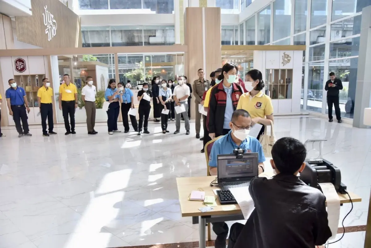 ผบ.ตร.-จตช. ร่วมมอบรถรับบริจาคโลหิตให้กับสภากาชาดไทย