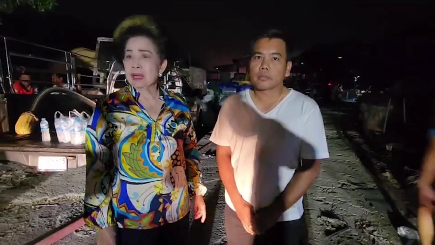 เปิดคลิประทึก ไฟไหม้โกดังรีไซเคิลกระดาษ เผากองกระดาษ 1 พันตันวอด