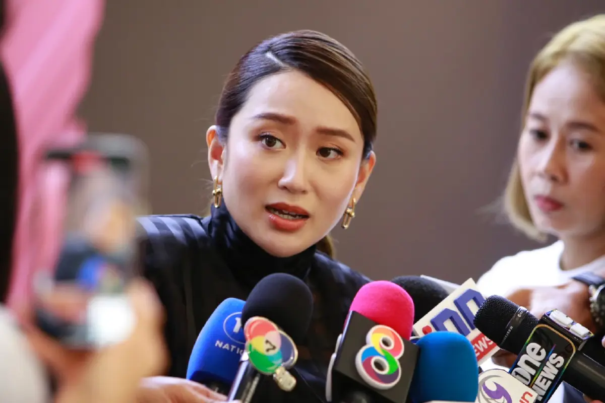 "อุ๊งอิ๊งค์" ให้กำลังใจ "พิธา"