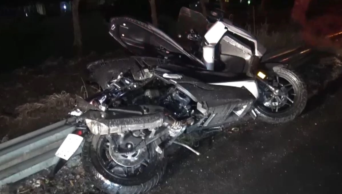 หกล้อซิ่งแซง จยย. เสียหลักชนนักศึกษา ม.ดัง ดับ 2 สาหัส 1