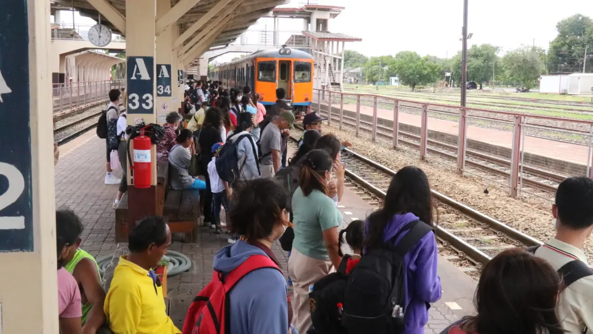 ขบวนรถไฟโคราชแน่น ประชาชนหนีรถติด"มิตรภาพ" กลับภูมิลำเนาช่วงวันหยุดยาว