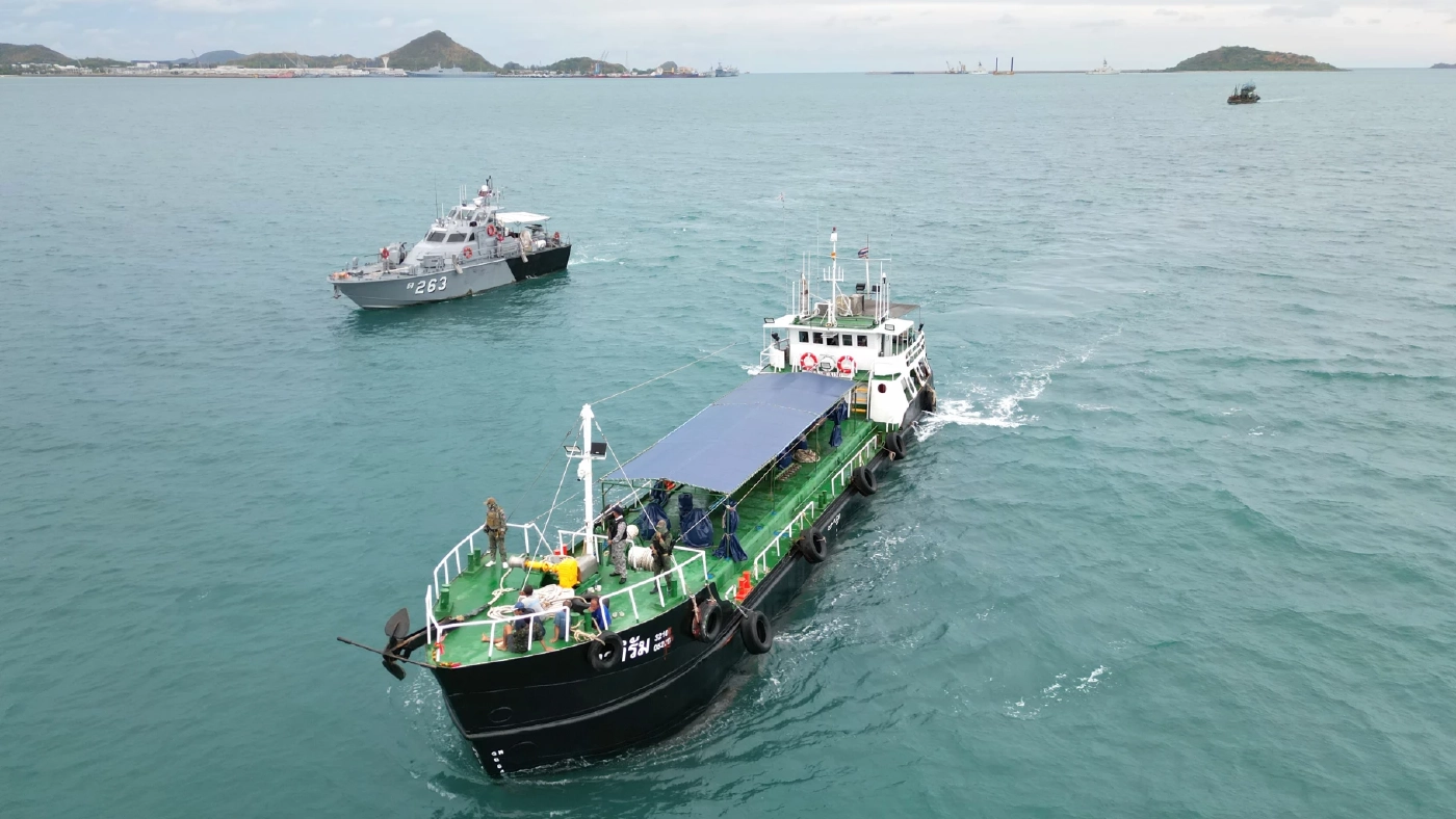 เปิดคลิป ทัพเรือภาคที่ 1 ไล่ล่าเรือขนน้ำมันเถื่อน อ่าวระยอง ของกลาง 3 แสนลิตร