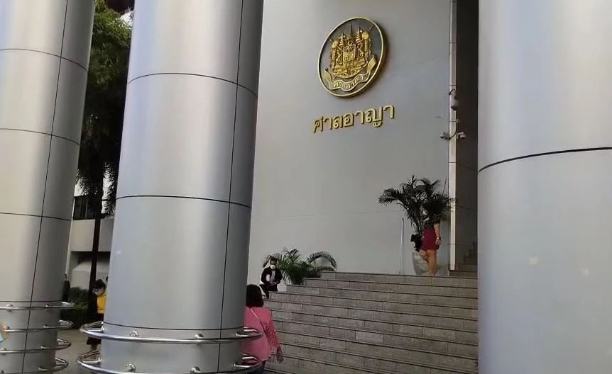 ดีเจแมน-ใบเตย เจอหน้ากันในรอบ 2 เดือน โอบกอดซับน้ำตา กลางห้องพิจารณาคดี