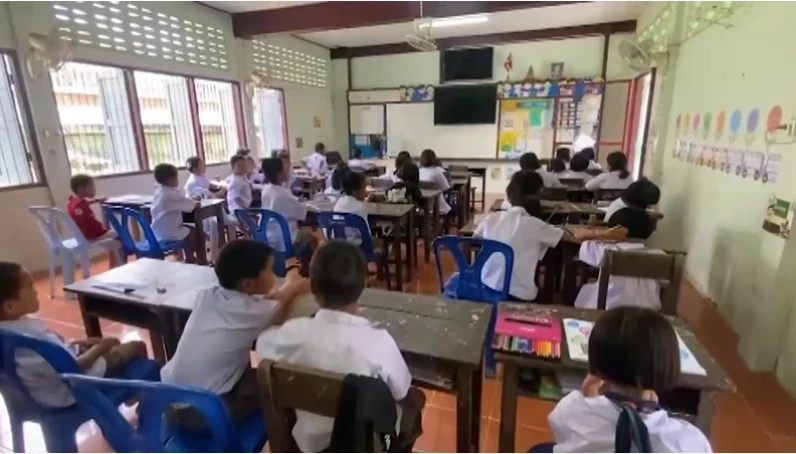 อดีต ผอ.รร.อ่างทอง ร่ำไห้ ร้องสภาทนายความ ช่วยคดีให้การศึกษาเด็กต่างด้าว