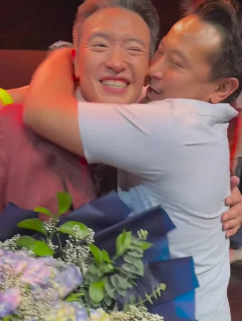 โมเมนต์อบอุ่น ชาย-มิค พร้อมพี่ชายคนโต ร่วมเฟรมเดียวกัน