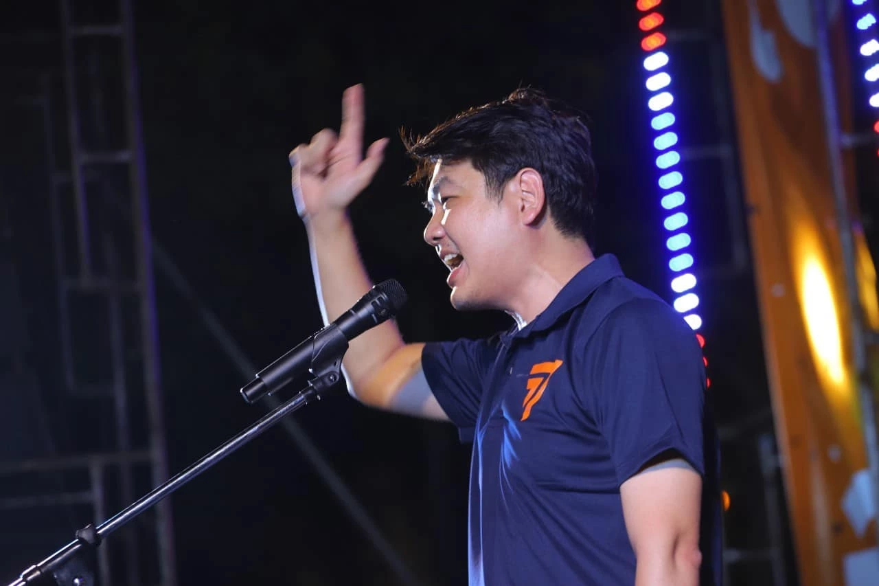 ขวางสุดตัว! "ปิยบุตร" กลัวขั้ว 188 ส.ส.-ส.ว. บีบ "ก้าวไกล" กระเด็นเป็นฝ่ายค้าน