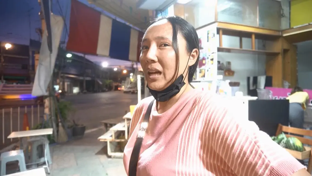 ประชาชนที่มาจับจ่ายซื้อสินค้า