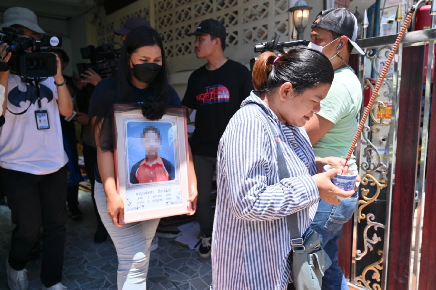 ครอบครัวเศร้า เชิญดวงวิญญาณ “น้องปีใหม่” เชื่อน้องรับรู้