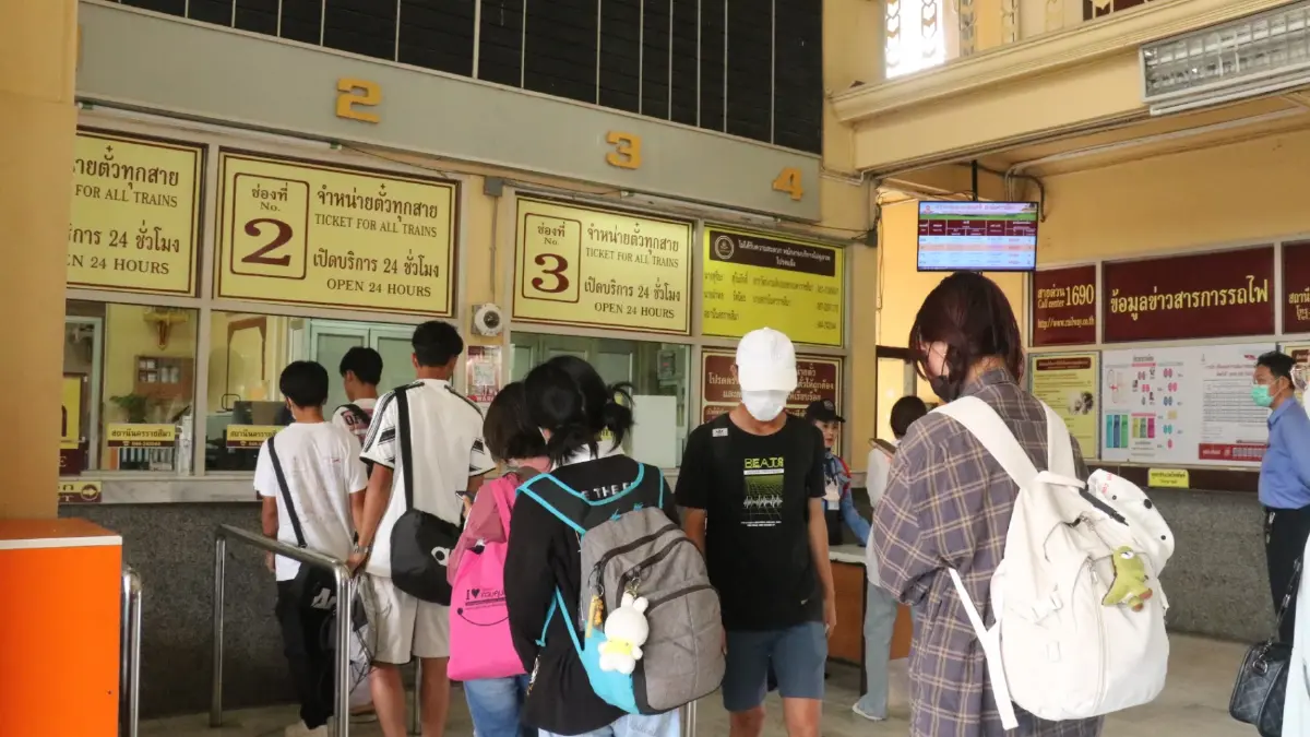 ขบวนรถไฟโคราชแน่น ประชาชนหนีรถติด"มิตรภาพ" กลับภูมิลำเนาช่วงวันหยุดยาว