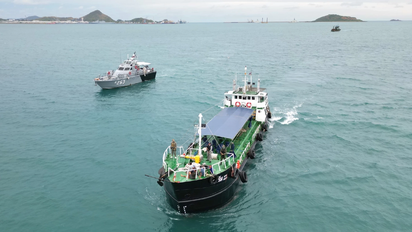 เปิดคลิป ทัพเรือภาคที่ 1 ไล่ล่าเรือขนน้ำมันเถื่อน อ่าวระยอง ของกลาง 3 แสนลิตร