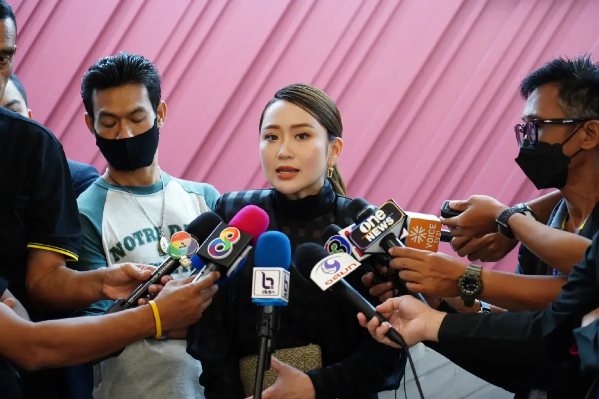 "อุ๊งอิ๊งค์" ให้กำลังใจ "พิธา"
