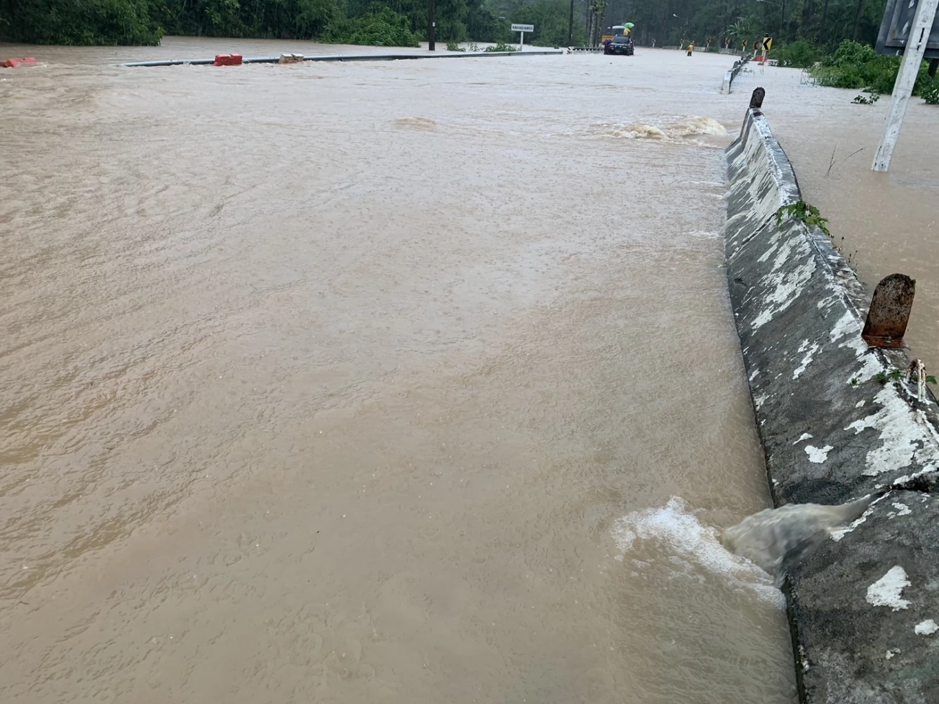 ตรัง-พังงา อ่วม! ฝนตกหนักตลอดทั้งคืน น้ำป่าทะลักท่วมบ้านเรือน ปชช. 8 อำเภอ