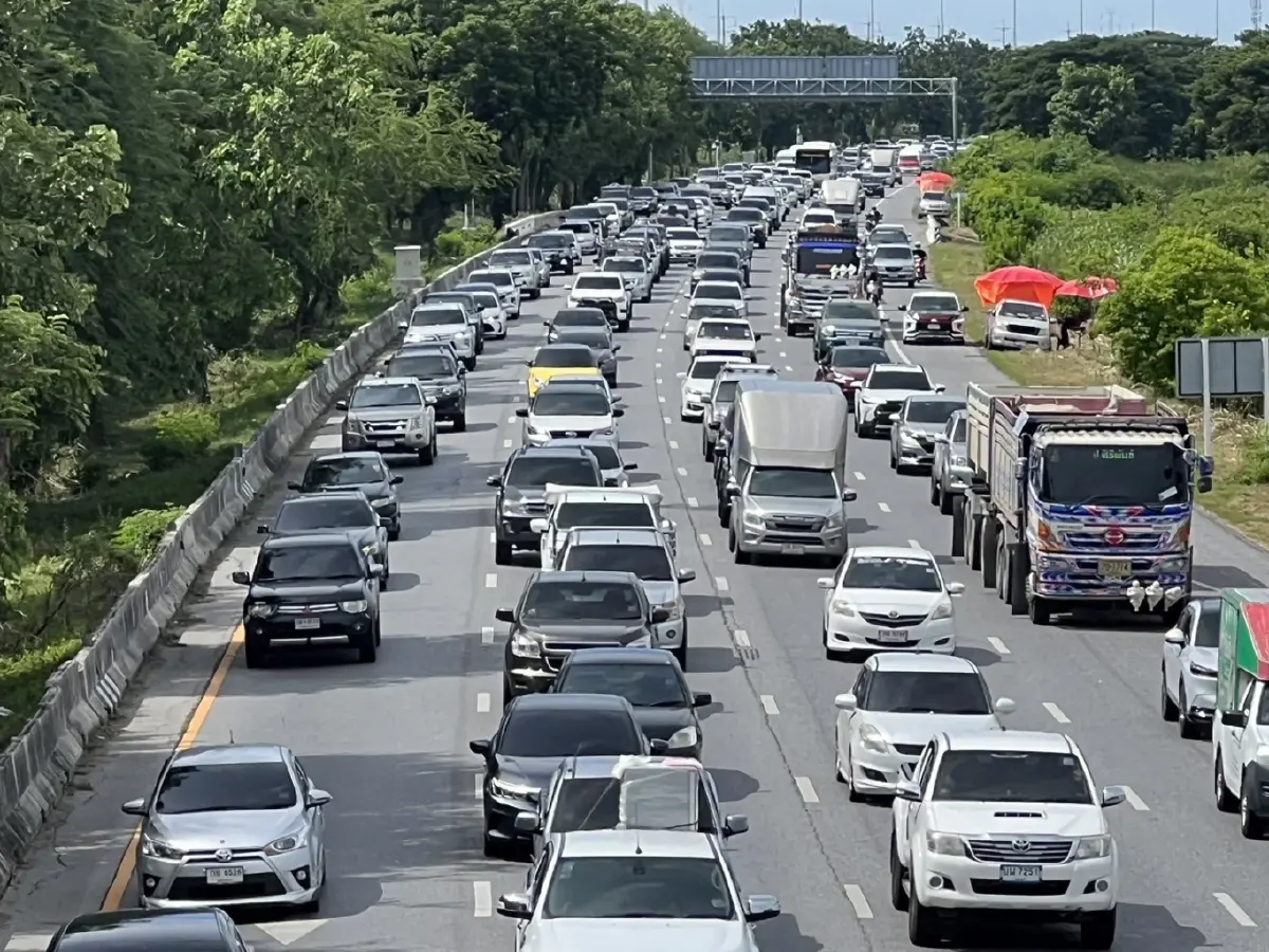 การจราจรหนึบ ถนนสายเอเชียรถหนาแน่น วันหยุดยาวติดต่อกัน 6 วัน
