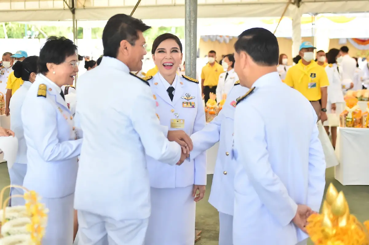 "บิ๊กตู่-ครม."พร้อมใจปัดตอบประเด็นการเมืองปม"ทักษิณ"