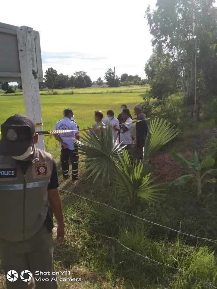 หนุ่มใหญ่ไปงานศพต่างหมู่บ้าน สุดท้ายเจอถูกฆาตกรรมอำพรางริมทางใกล้โรงพัก