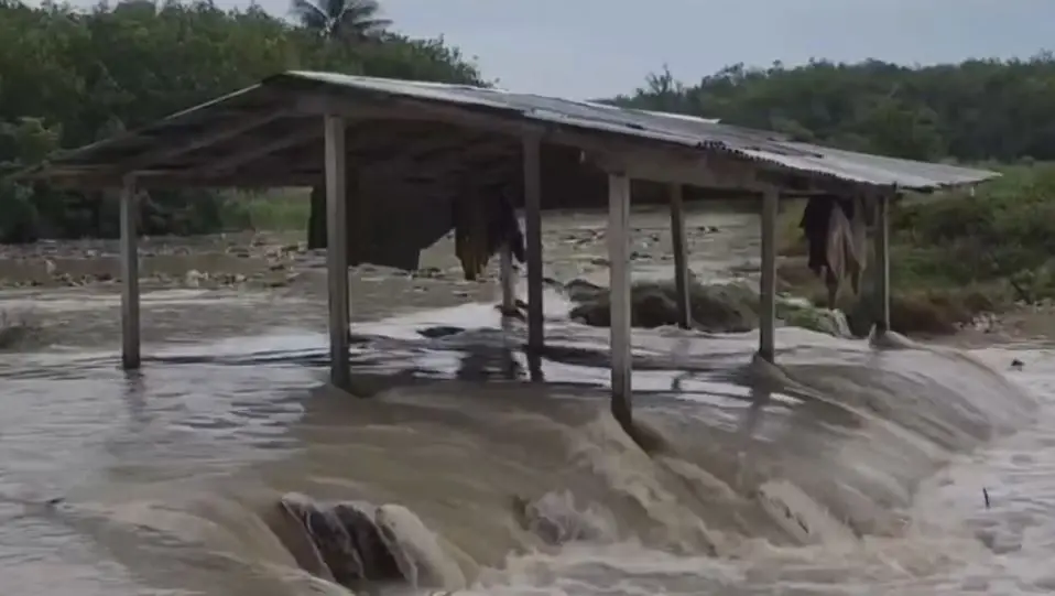 ผู้ว่าฯ ระยอง สั่งเช็กระดับน้ำ หลังฝนตกหนักต่อเนื่อง