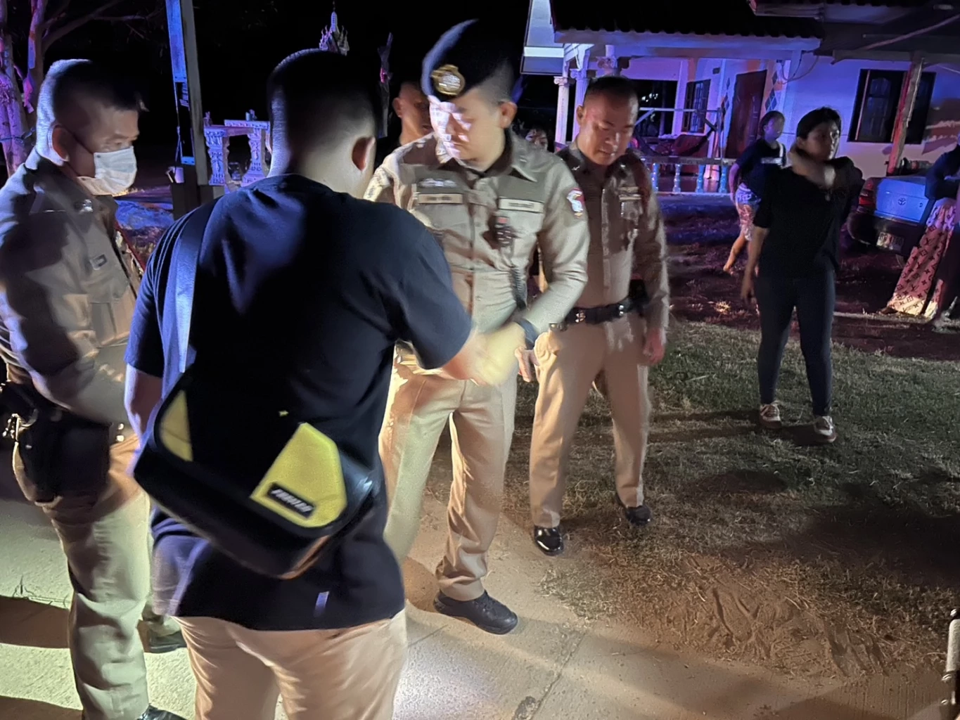 หนุ่มง้อแฟนโหด ยิงใส่ทหารหน่วยซีลที่มาช่วย โดนสวนเข้าท้อง-อัณฑะ เสียชีวิต